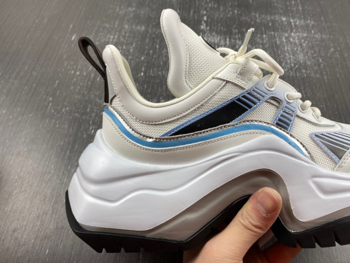 l1vv archlight sneaker