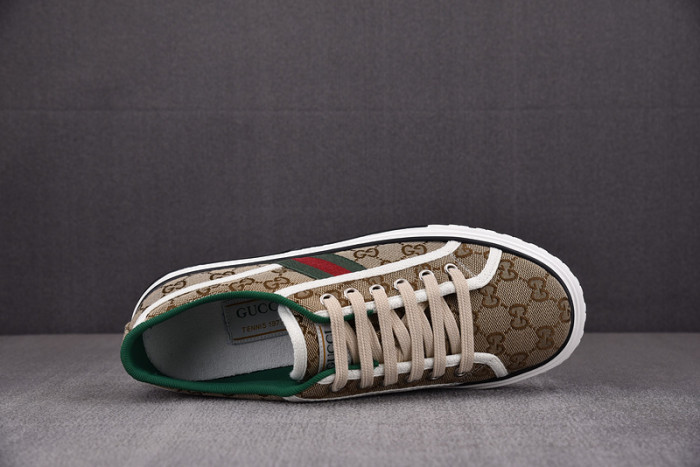 gu low top sneaker