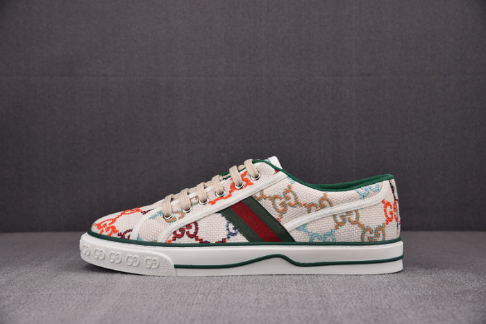 gu low top sneaker