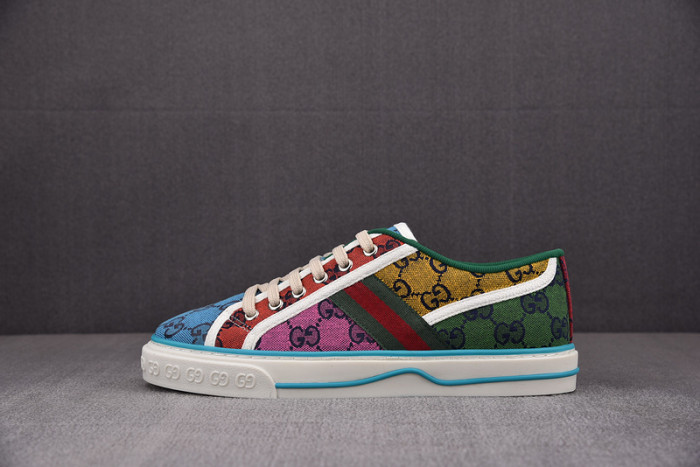 gu low top sneaker