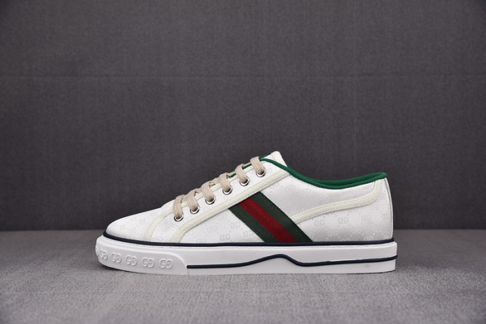 gu low top sneaker