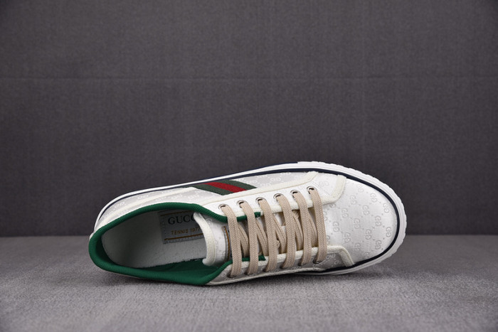 gu low top sneaker