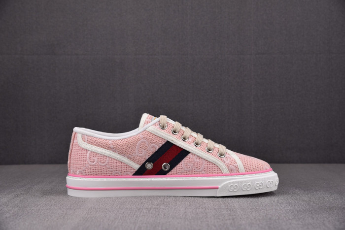 gu low top sneaker