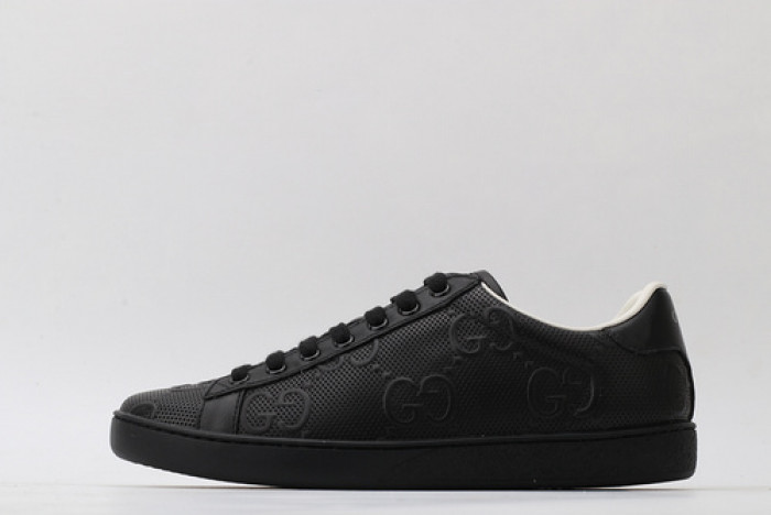 gu low top sneaker