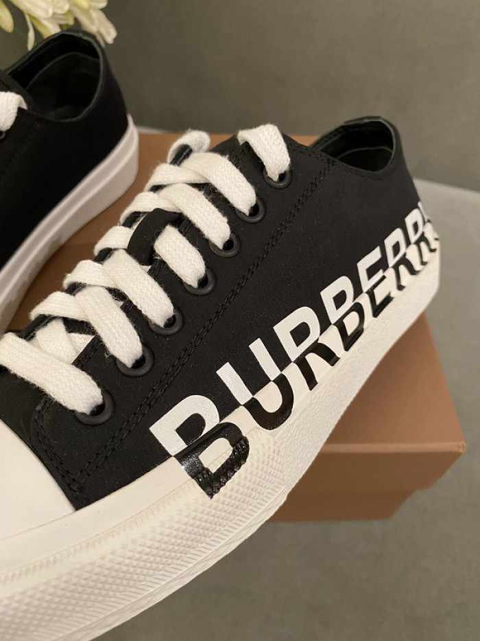 bur*berry sneakers