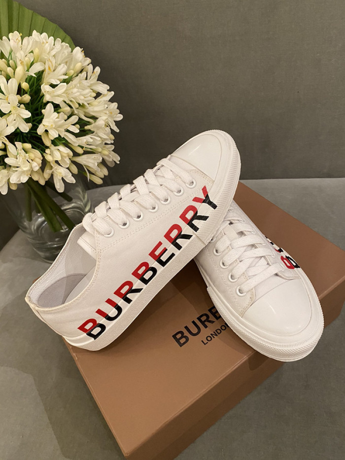 bur*berry sneakers
