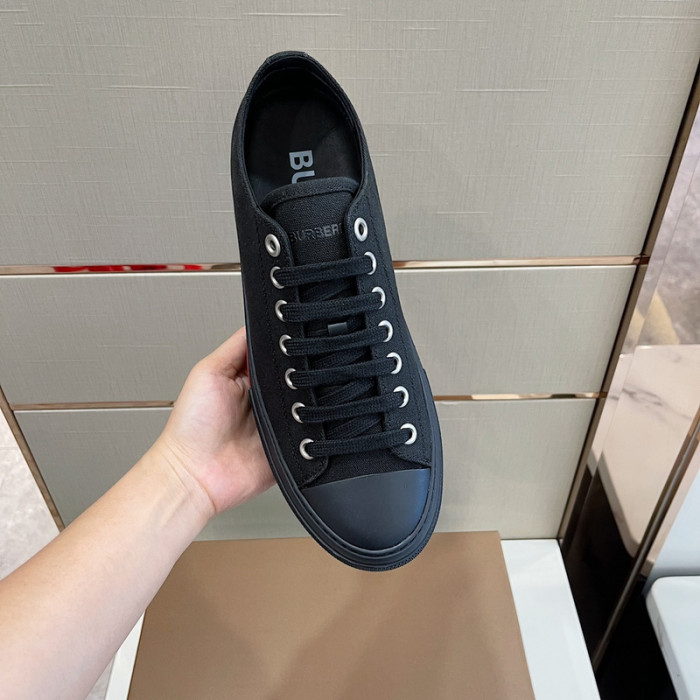 bur*berry sneakers
